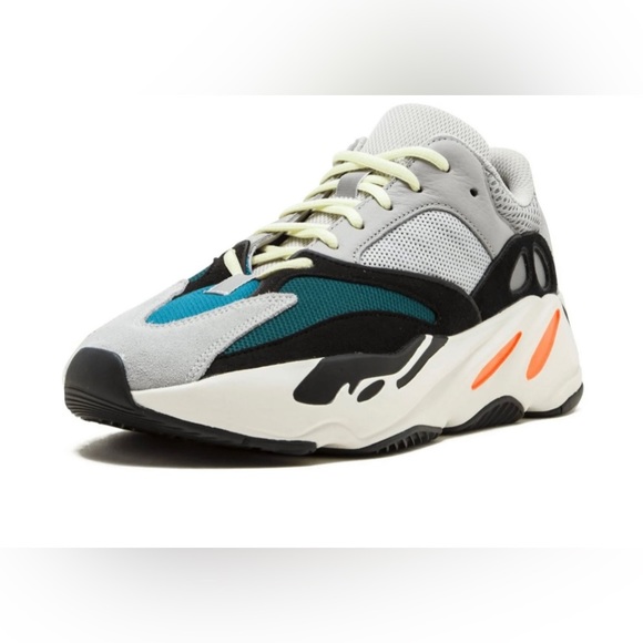 Like New YEEZY Wave Runners - Picture 5 of 9